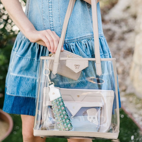 ISO Kelly Wynne 3 Cheers for Clear Tote - Picture 2 of 5